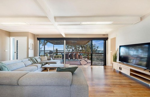 Yarrawonga House | Family-Friendly Retreat at Hogan's Lakehouse Experience