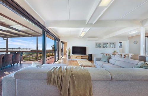Yarrawonga House | Family-Friendly Retreat at Hogan's Lakehouse Experience