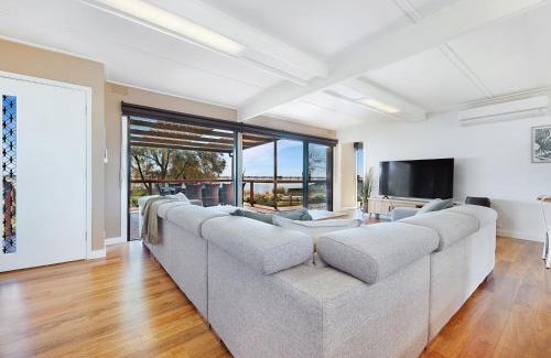 Yarrawonga House | Family-Friendly Retreat at Hogan's Lakehouse Experience