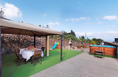 Santa Maria de Guia de Gran Canaria Villa | Pet-Friendly Retreat at Hogar Vacacional Maya - Rated 8.7