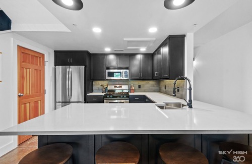 Fayetteville Condo | Discover Hogs Hideaway: Pet-Friendly Retreat on Dickson St.