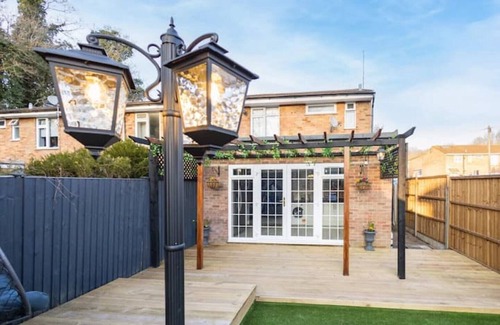 Watford House | Enchanting Hogwarts Hideaway: Perfect for Families