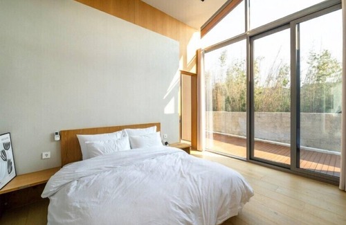 Gyeongju House | Relax at Hohe Gyeongju Pool Villa with Family-Friendly Amenities