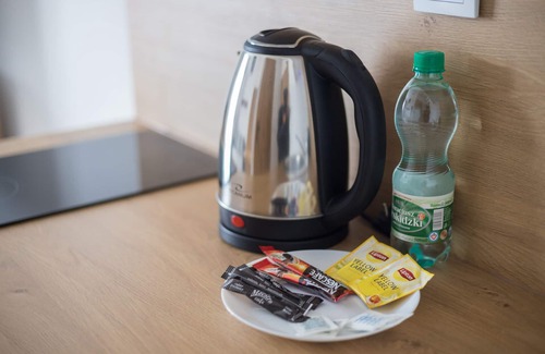Ursus Apartment | Cozy HoHome Comfy Studio #8 with Breakfast and Kitchen