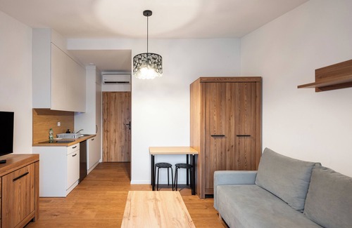 Ursus Apartment | Cozy HoHome Comfy Studio #8 with Breakfast and Kitchen