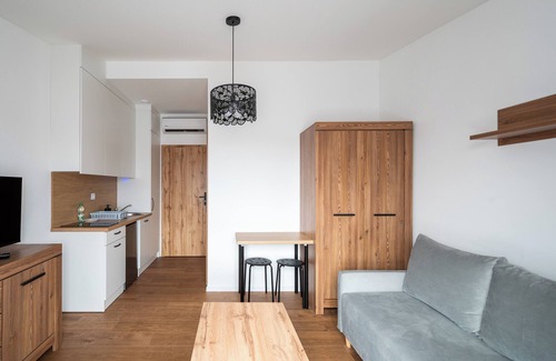 Ursus Apartment | Cozy HoHome Comfy Studio #8 with Breakfast and Kitchen