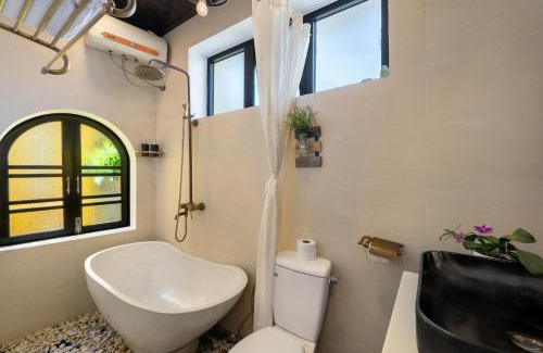 Hoi An Villa | Cozy Hoi An Rosie Villa with Private Pool & Local Decor