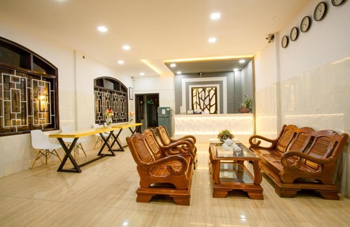 Cam Pho Hotel | Cozy Hoi Pho: Family-Friendly Stay with Pool & Breakfast