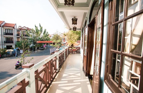 Cam Pho Hotel | Cozy Hoi Pho: Family-Friendly Stay with Pool & Breakfast