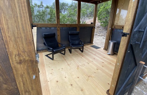 Oatmeal Cabin | HOKU HAÜS is a 100% off grid glamping experience. A star gazers paradise! Unwind