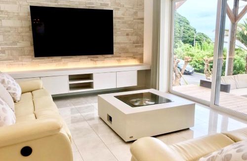 Isumi House | Experience HOKULANI by the Sea: 9.8 Rated Family Getaway
