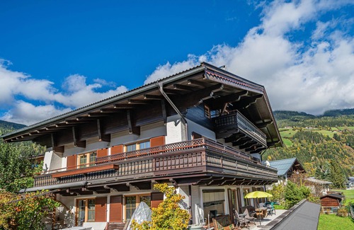 Schonbach Apartment | Cozy Holiday Apartment with Balcony Near Ski Lift