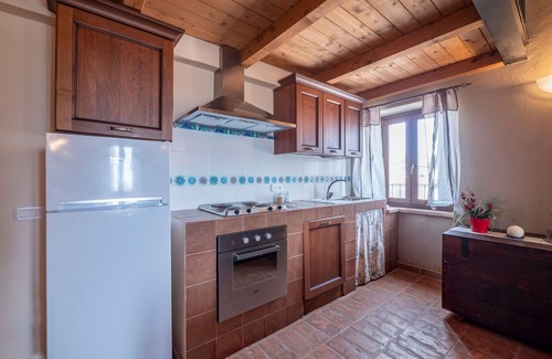 Mombaroccio House | Cozy Apartment in Villagrande di Mombaroccio with Kitchen