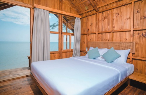 Ke Ga Resort | Hola Beach Club & Eco Glamping Resort: Family-Friendly Retreat