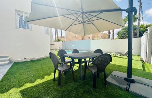 La Siesta Villa | Relax at Hola Casita: Family-Friendly with Pool Access