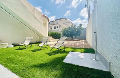La Siesta Villa | Relax at Hola Casita: Family-Friendly with Pool Access