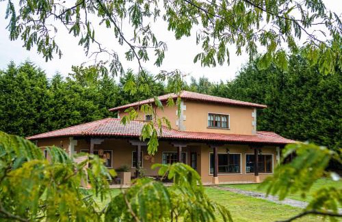 O Pino Villa | Vila Sen Vento: Oceanfront Retreat with Top Guest Ratings