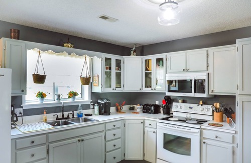 Stoutsville House | Discover Holder House at Scenic Mark Twain Lake - 9.8/10 Rated
