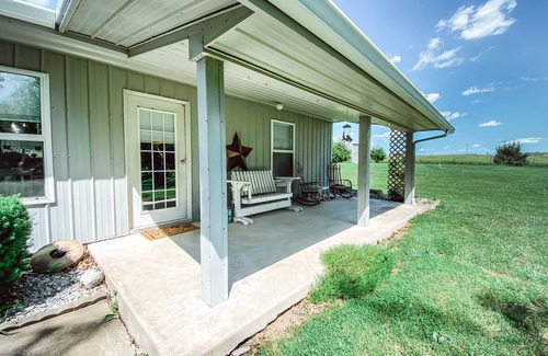 Stoutsville House | Discover Holder House at Scenic Mark Twain Lake - 9.8/10 Rated