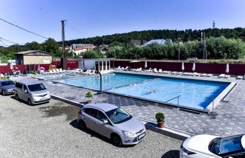 Solotvyno Hotel | Discover Holi Day: Pet-Friendly Hotel with Ocean Views