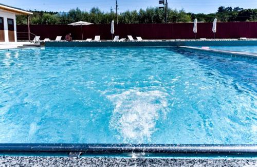 Solotvyno Hotel | Discover Holi Day: Pet-Friendly Hotel with Ocean Views