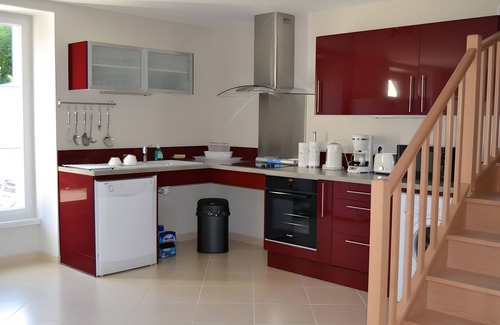 Chenac-Saint-Seurin-d'Uzet House | Holiday Home 'Gîte Du Chai' with Sea View, Private Terrace and Wi-Fi