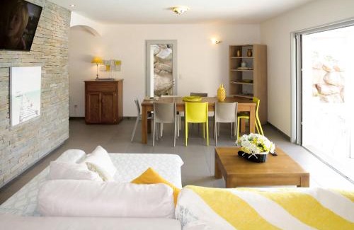 Tarcu House | Inviting Holiday Home Villa Ottavi with Ocean Views