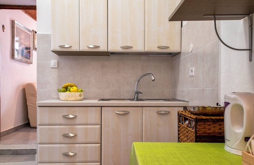Trinita d'Agultu House | Cozy Holiday Home 'Pippa’s House' with Terrace & Balcony