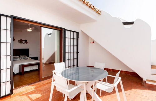 Sector M - Malvasia Apartment | Holi-Rent Meraky Superior