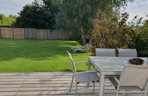 Saint-Quentin-en-Tourmont House | Charming Holiday Home 'Gite En Baie De Somme' with Garden