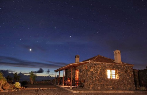 Los Quemados House | Cozy Holiday House Fuencaliente for 4 with Kitchen Amenities