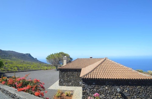 Los Quemados House | Cozy Holiday House Fuencaliente for 4 with Kitchen Amenities