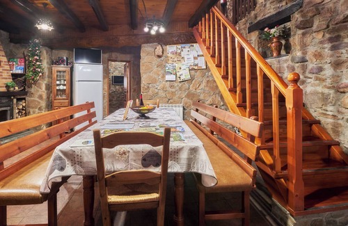 Noceda House | Relax at Casa Rural Abuelo Jose with Private Pool & Spa