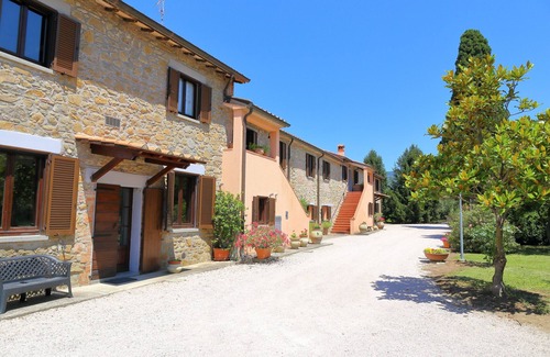 Passignano sul Trasimeno Apartment | Delightful Holiday Apartment in Farmhouse - Residenze San Martino