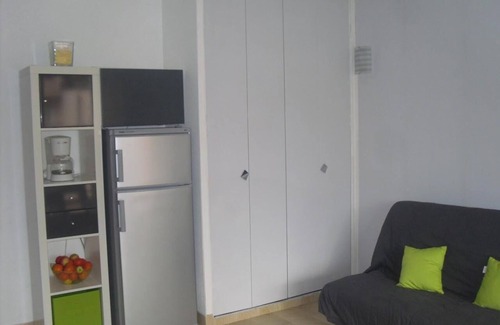 La Faviere Apartment | Cozy Holiday Retreat in Bormes-Les-Mimosas by the Sea