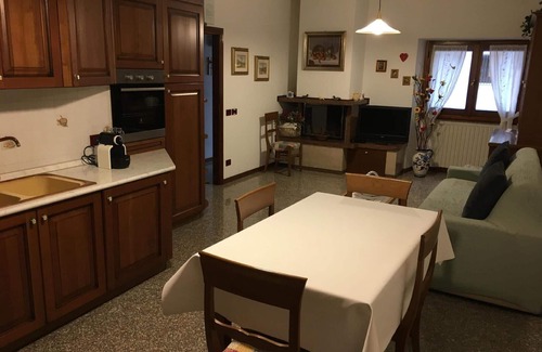 Portese House | Cozy Holiday Apartment in San Felice del Benaco for Families