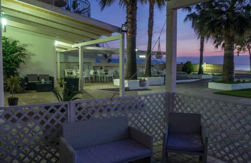 Fabrizio House | Unwind at Holiday Affittacamere with Oceanfront Views