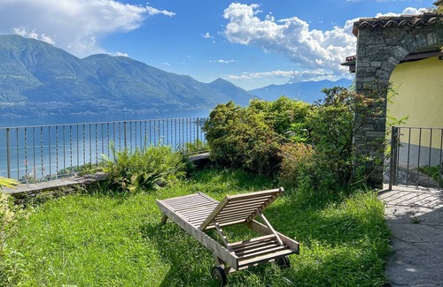Brione sopra Minusio Apartment | Cozy Holiday Apartment in Brione sopra Minusio for 4