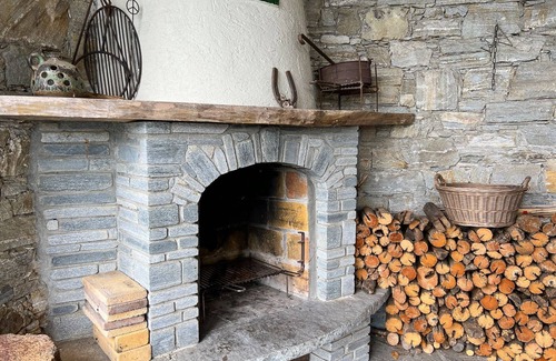 Brione sopra Minusio Apartment | Cozy Holiday Apartment in Brione sopra Minusio for 4