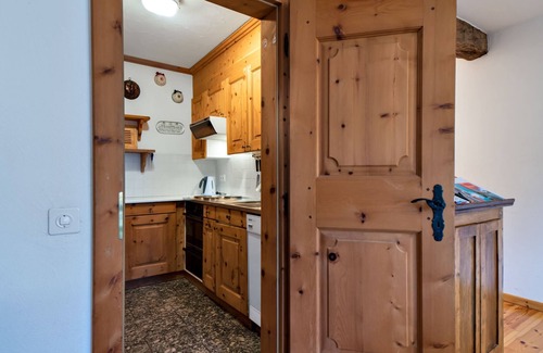 Celerina-Schlarigna Apartment | Spacious Celerina Apartment for 6 with Top Amenities