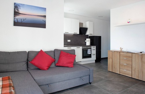 Ludwigshafen Apartment | Elegant Apartment 'Ferienwohnung Maier' with Lake View