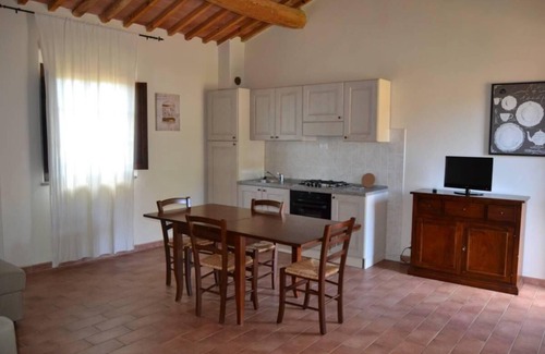 Casalappi Apartment | Cozy Holiday Apartment in Campiglia Marittima for 4