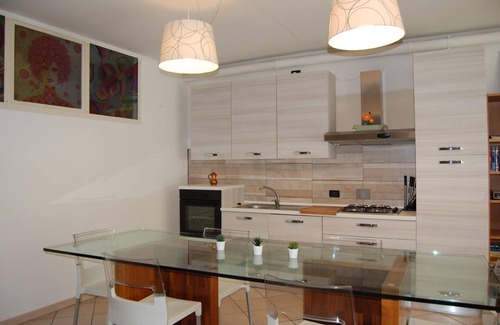 Desenzano del Garda Apartment | Charming Row House in Desenzano del Garda - 10/10 Rated Stay
