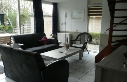 Sint Maartensvlotbrug Apartment | Inviting Holiday Apartment Zonnewende 16 for Family Getaways