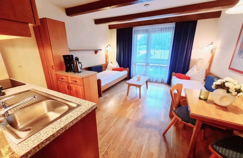 Untertschern Apartment | Relaxing Holiday Apartment with Balcony and Lake View