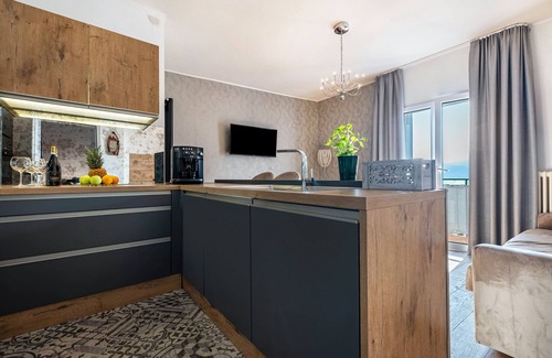 Assenza Apartment | Idyllic Holiday Apartment "Assenza" with Lake View & Balcony