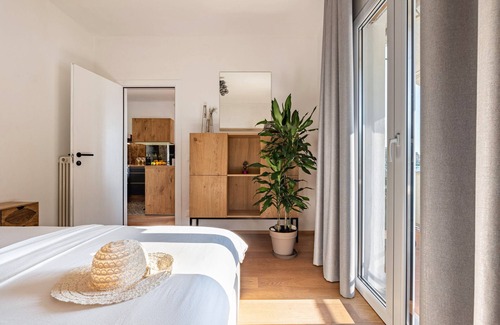 Assenza Apartment | Idyllic Holiday Apartment "Assenza" with Lake View & Balcony