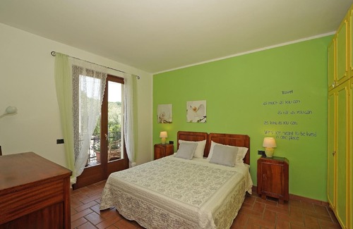 Castello Apartment | Cozy Twin House Apartment in Puegnago sul Garda for 4