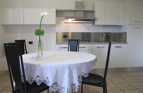 Pieve Vecchia Apartment | Cozy Holiday Apartment in Manerba del Garda for 5 Guests