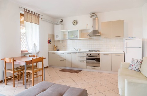 Solarolo Apartment | Pet-Friendly Holiday Apartment "Manerba Sweet" with Ocean View